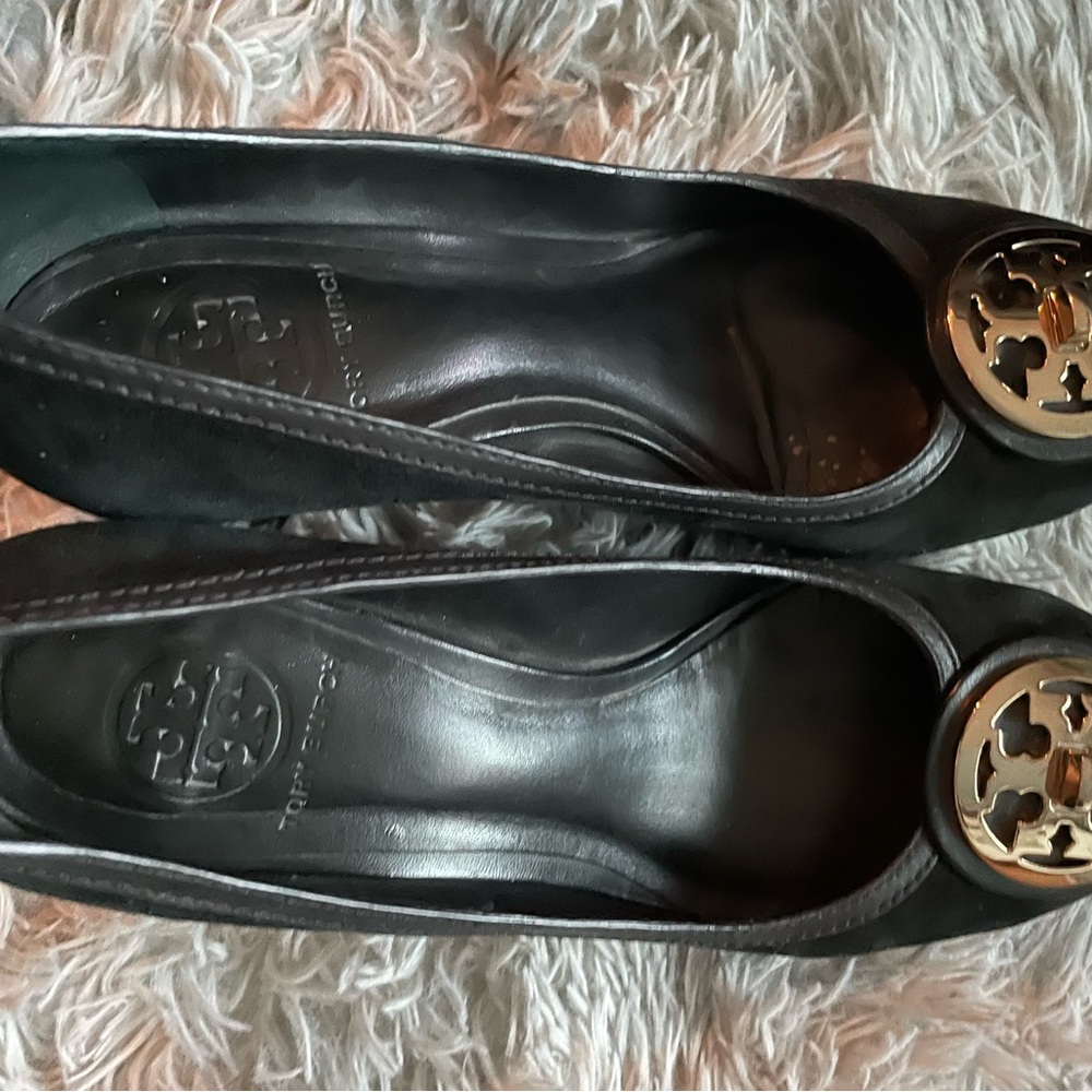 Suede Tory Burch heels, size 9M. - Picture 8 of 9